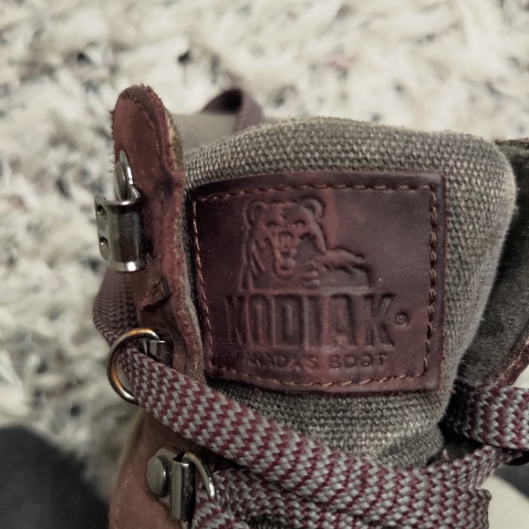 Kodiak Waterproof Leather Mid Hikers - Picture 7 of 10